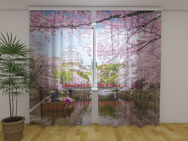Fotogardine Frühling im japanischen Schloss Himeji