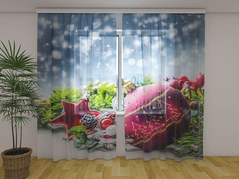 Fotogardine Weihnachtsdekorationen mit Schnee