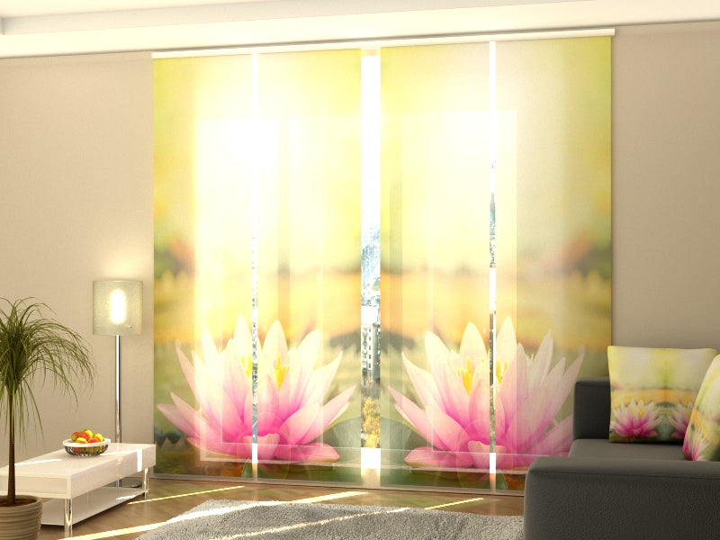 Schiebegardinen Rosa Lotus in der Morgensonne