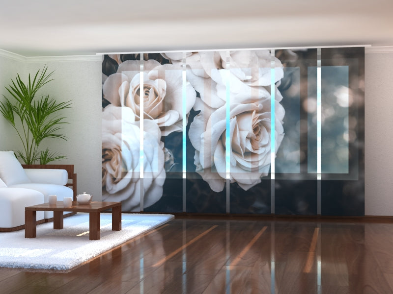 Schiebegardinen Wunderschöne Pastellrosen im Garten