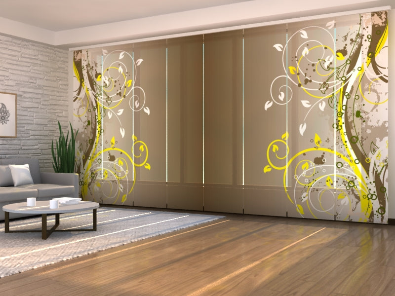 Schiebegardinen Kunstblumen auf braunem Hintergrund