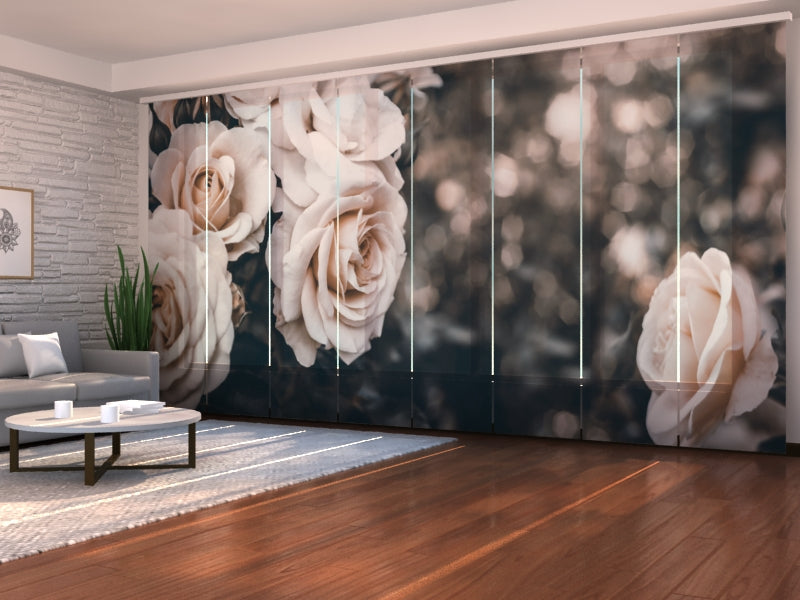 Schiebegardinen Wunderschöne Pastellrosen im Garten