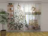 Fotogardine Weihnachtsbaum mit weißen und hölzernen Dekorationen