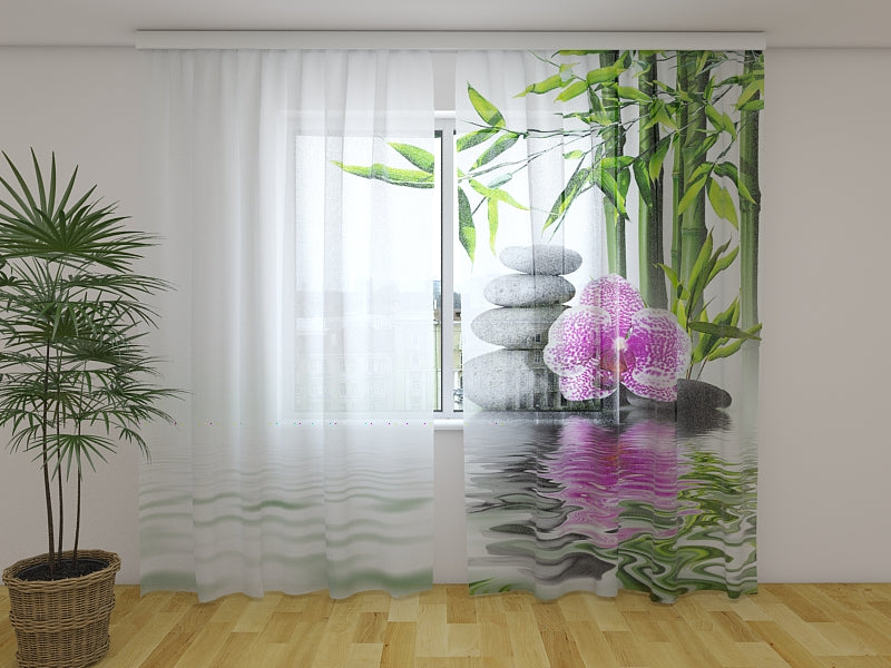 Fotogardine Rosa Orchidee mit Bambus und Steinen