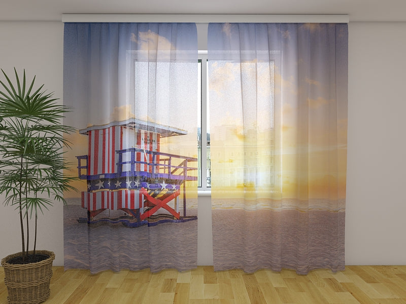 Fotogardine Sonnenaufgang am Miami Beach und Rettungsschwimmerturm