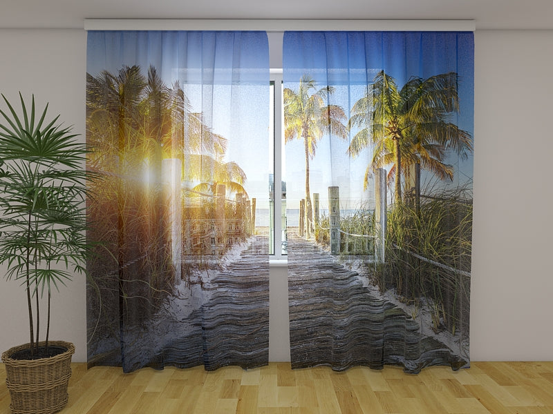 Fotogardine Holzweg zum Strand bei Sonnenuntergang
