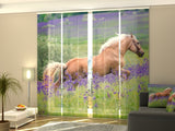 Schiebegardinen Palomino-Pferd auf dem Blumenfeld