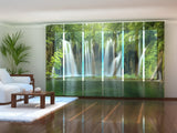 Schiebegardinen Großer Wasserfall im Wald