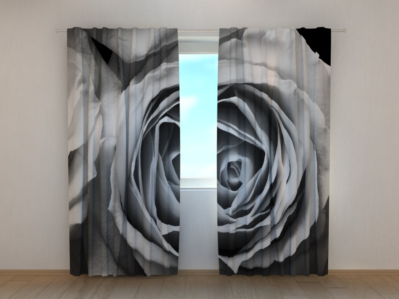 Fotogardine Rosen in Schwarz- und Weißtönen