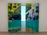Fotogardine Wasserfall im Walddschungel